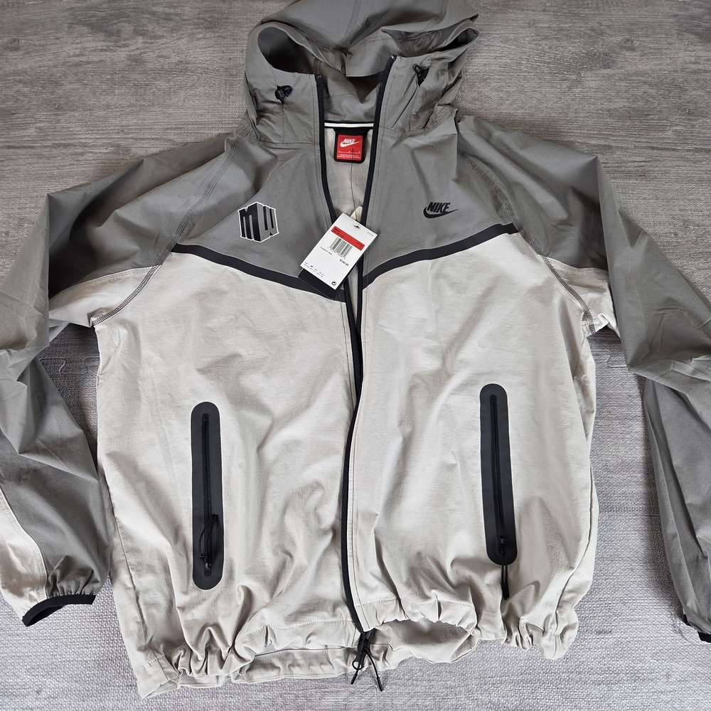 Nike Mountain West Conference team-issued windbreaker jacket
Size Large
